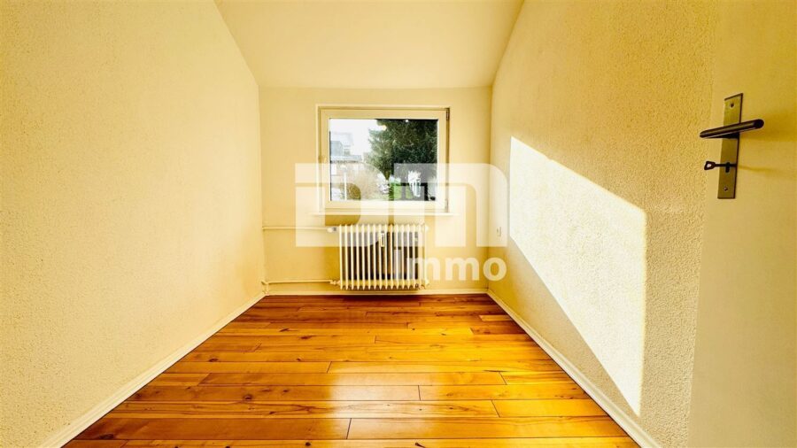 Teilsaniertes Ein- bis Zweifamilienhaus mit zusätzlichen Wohnraum - OG / DG Kinder / Gästezimmer / Büro